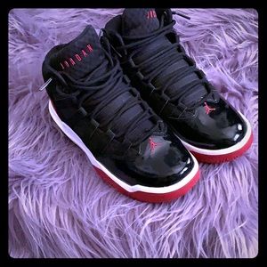 Jordans Good condition worn twice size 6 kids